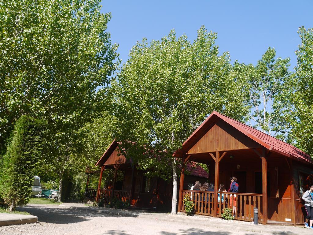Borredá Camping Riera Merles מראה חיצוני תמונה